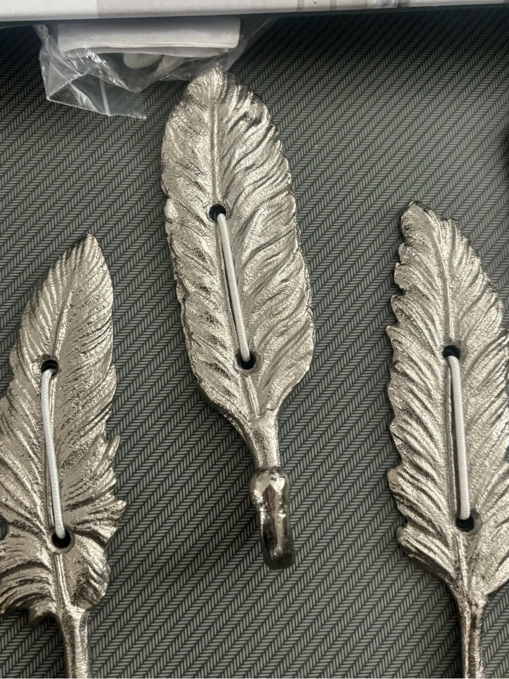 🐞Threshold Metallic Feather Wall Hook Set in Silver